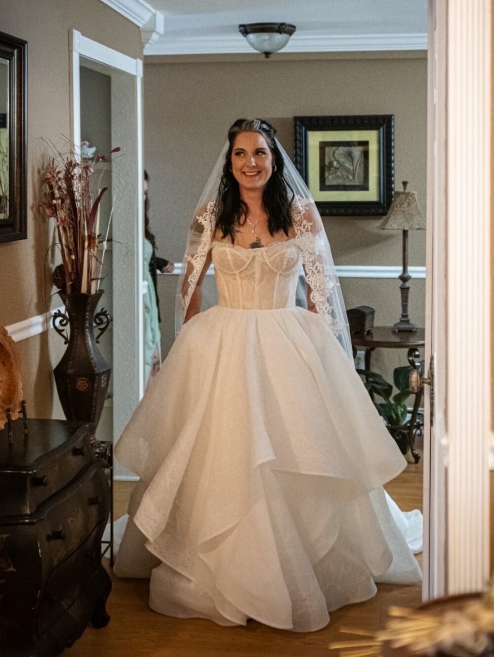 Evie Young Holli Size 10 Wedding Dress - Picture 2 of 4
